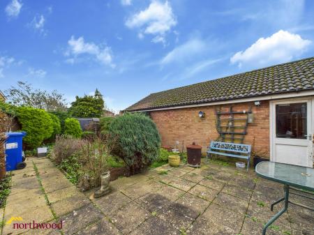 1 bedroom Semi-detached house for sale in Chichester Walk, Banbury, OX16