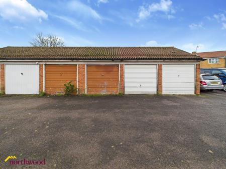 1 bedroom Semi-detached house for sale in Chichester Walk, Banbury, OX16