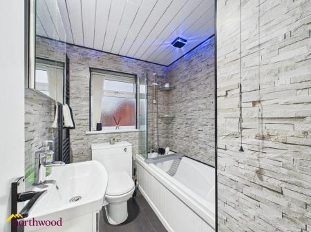 3 bedroom End of terrace house for sale in Talbot Close, Banbury, OX16