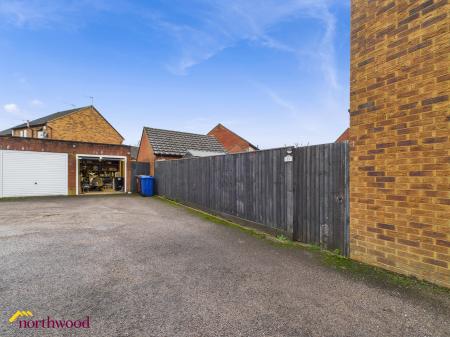 3 bedroom End of terrace house for sale in Talbot Close, Banbury, OX16