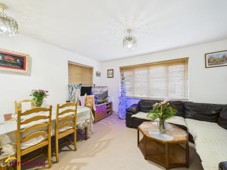 2 bedroom Flat for sale in Verney Road, Banbury, OX16