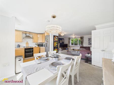 2 bedroom Flat for sale in Sir Henry Jake Close, Banbury, OX16