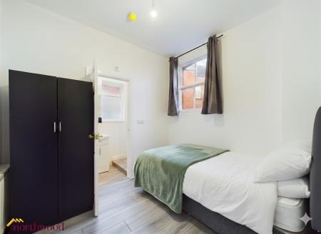 1 bedroom House share to let in 6 Horsefair, Banbury, OX16