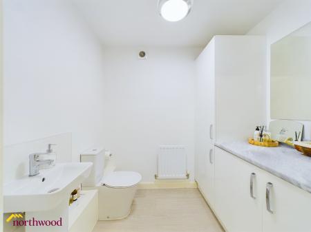 4 bedroom Detached house to let in Longdon Crescent, Bodicote, OX16