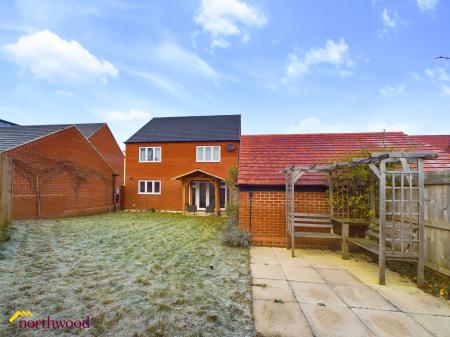 4 bedroom Detached house to let in Longdon Crescent, Bodicote, OX16