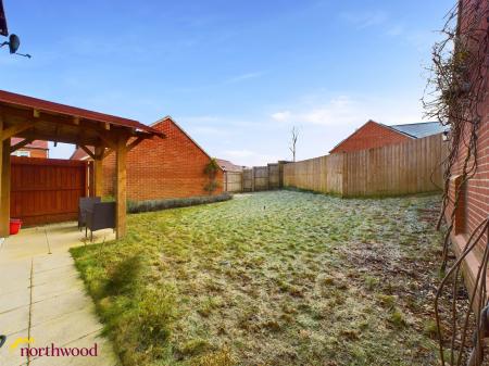 4 bedroom Detached house to let in Longdon Crescent, Bodicote, OX16