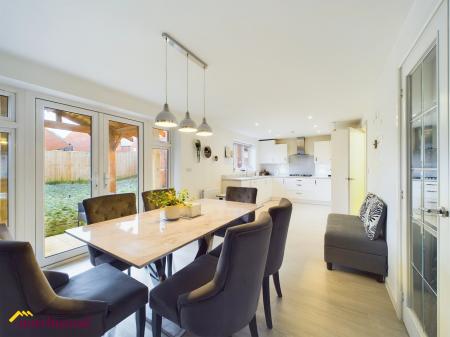 4 bedroom Detached house to let in Longdon Crescent, Bodicote, OX16