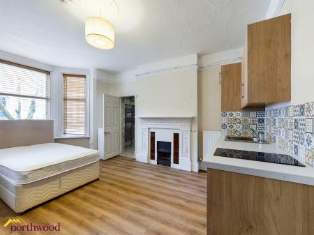 1 bedroom House share to let in Middleton Road, Banbury, OX16