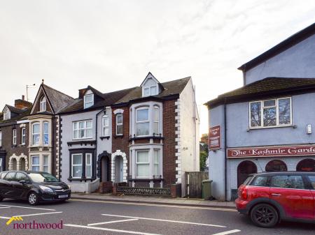 1 bedroom House share to let in High Street, Aylesbury, HP20