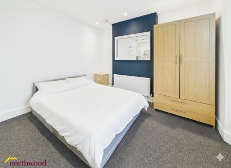 1 bedroom House share to let in High Street, Aylesbury, HP20