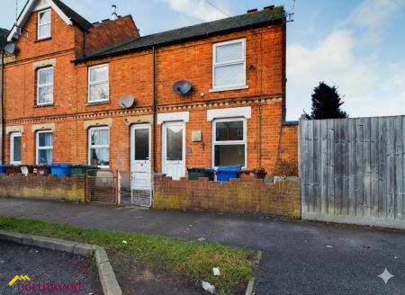 2 bedroom End of terrace house for sale in Avenue Road, Banbury, OX16
