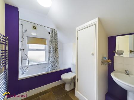 2 bedroom End of terrace house for sale in Avenue Road, Banbury, OX16