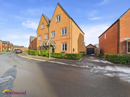 4 bedroom Semi-detached house for sale in Bailey Road, Banbury, OX16