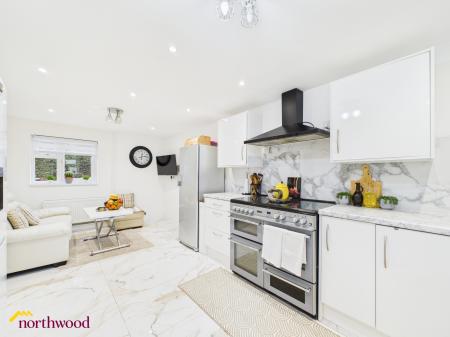 3 bedroom End of terrace house for sale in Deacon Way, Banbury, OX16