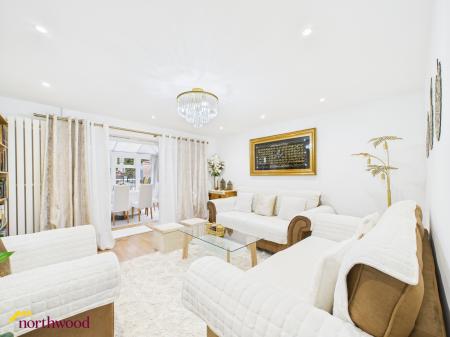 3 bedroom End of terrace house for sale in Deacon Way, Banbury, OX16