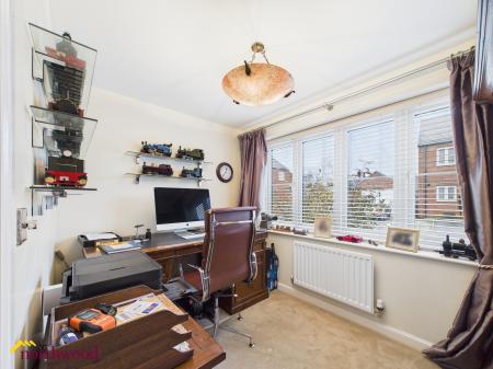 5 bedroom Detached house for sale in Reedmace Road, Banbury, OX15