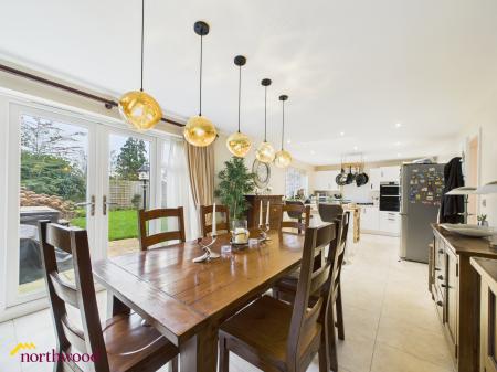 5 bedroom Detached house for sale in Reedmace Road, Banbury, OX15