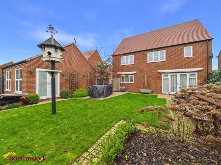 5 bedroom Detached house for sale in Reedmace Road, Banbury, OX15