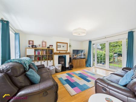 4 bedroom Detached house for sale in Greenhills Park, Bloxham, OX15