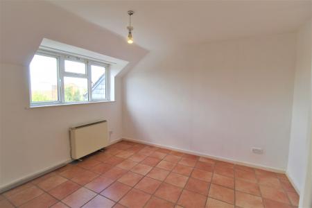 1 bedroom Flat to let in Jubilee Court, Banbury, OX16