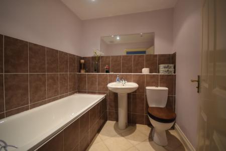 3 bedroom Flat to let in South Street, Torrington, EX38