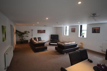 3 bedroom Flat to let in South Street, Torrington, EX38