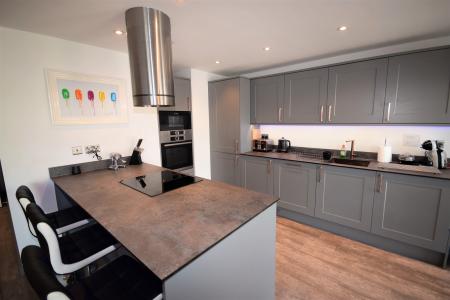 2 bedroom Flat for sale in Taw Wharf, Barnstaple, EX31
