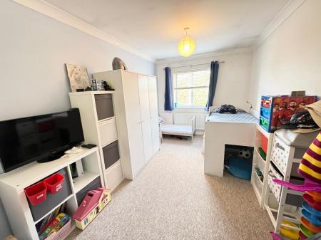 2 bedroom Flat for sale in Breadels Field, Beggarwood, Basingstoke, RG22
