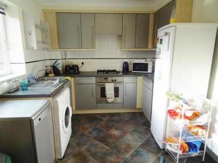 2 bedroom Flat for sale in Breadels Field, Beggarwood, Basingstoke, RG22