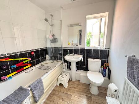 2 bedroom Flat for sale in Breadels Field, Beggarwood, Basingstoke, RG22