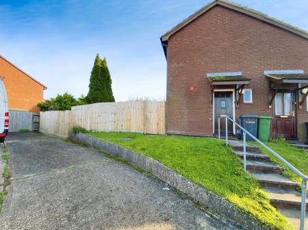 1 bedroom Semi-detached house for sale in Ketelbey Rise, Old Hatch Warren, Basingstoke, RG22