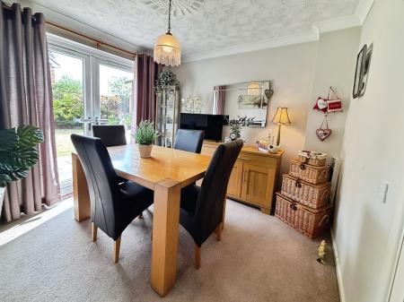 4 bedroom Detached house for sale in Lapin Lane, Hatch Warren, Basingstoke, RG22