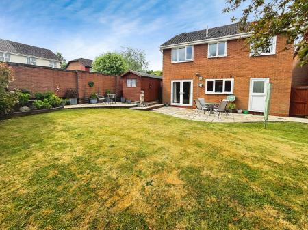 4 bedroom Detached house for sale in Lapin Lane, Hatch Warren, Basingstoke, RG22