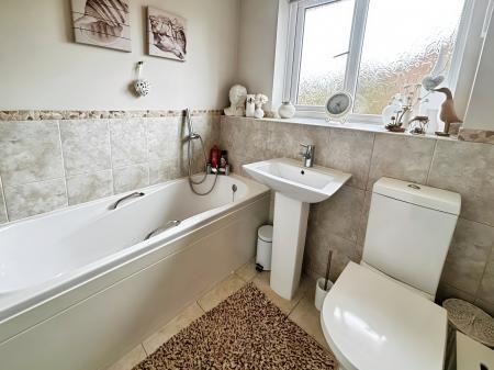 4 bedroom Detached house for sale in Lapin Lane, Hatch Warren, Basingstoke, RG22