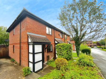 2 bedroom Terraced House for sale in Malham Gardens, Hatch Warren, Basingstoke, RG22