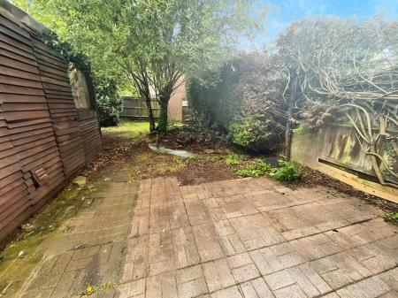 2 bedroom Terraced House for sale in Malham Gardens, Hatch Warren, Basingstoke, RG22