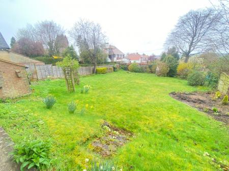 4 bedroom Detached house for sale in Shortheath Road, Farnham, GU9