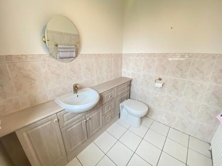 4 bedroom Detached house for sale in Shortheath Road, Farnham, GU9