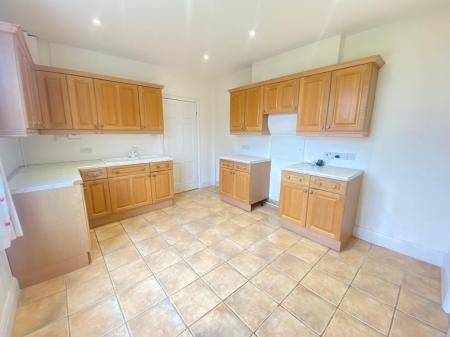 4 bedroom Detached house for sale in Shortheath Road, Farnham, GU9