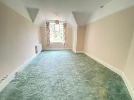 4 bedroom Detached house for sale in Shortheath Road, Farnham, GU9