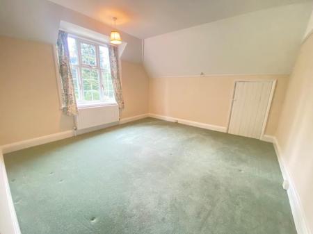 4 bedroom Detached house for sale in Shortheath Road, Farnham, GU9