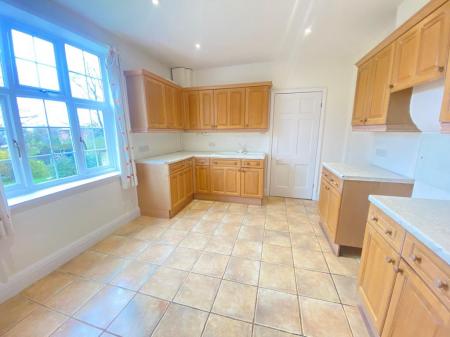4 bedroom Detached house for sale in Shortheath Road, Farnham, GU9