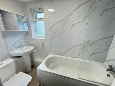 1 bedroom Studio flat to let in Tewkesbury Close, Popley, Basingstoke, RG24