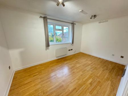1 bedroom Studio flat to let in Tewkesbury Close, Popley, Basingstoke, RG24