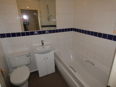 2 bedroom Flat to let in Buckland Parade, Basingstoke, RG22