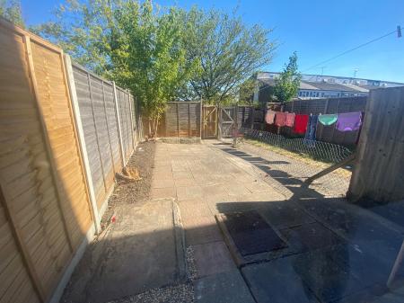 4 bedroom Terraced House to let in Malvern Close, Buckskin, Basingstoke, RG22