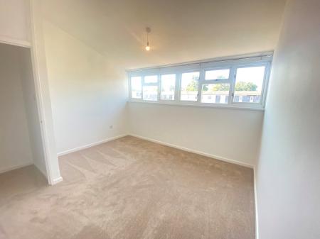 4 bedroom Terraced House to let in Malvern Close, Buckskin, Basingstoke, RG22