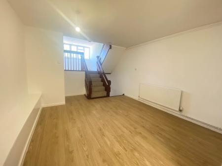 4 bedroom Terraced House to let in Malvern Close, Buckskin, Basingstoke, RG22