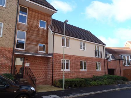 2 bedroom Flat to let in Skippetts Gardens, Viables, Basingstoke, RG21