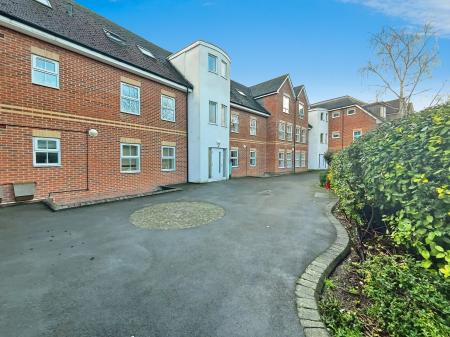 2 bedroom Flat for sale in Timberlake Road, Town Center, Basingstoke, RG21